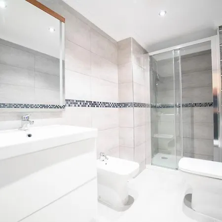 Avenida De Castilla 기욘